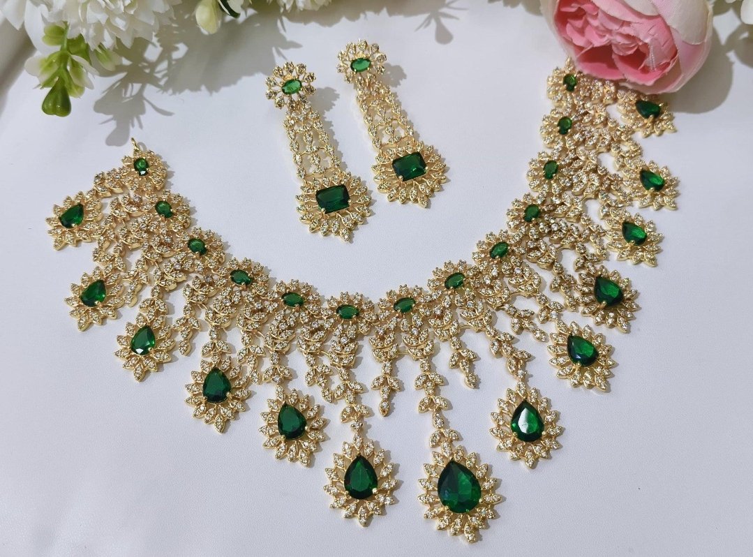 Emerald Elegance Choker Set
